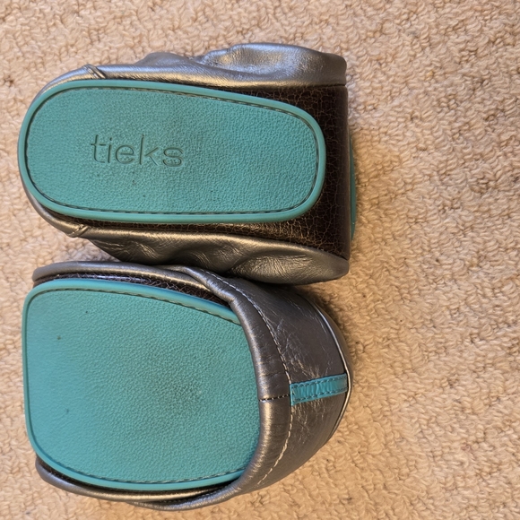 Tieks Silver Ballet Flats Size 10 - Picture 6 of 8